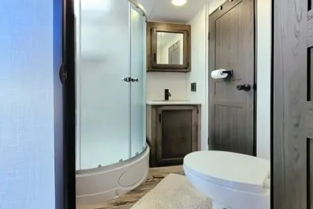 2022 Venture RV SportTrek: Family-Friendly