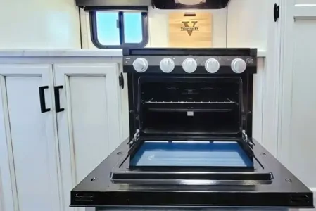 2022 Venture RV SportTrek: Family-Friendly