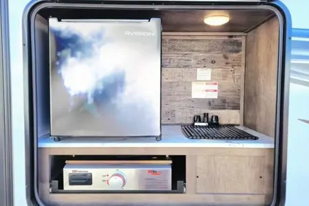 2022 Venture RV SportTrek: Family-Friendly