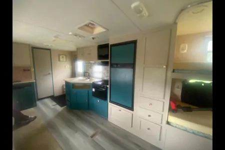 Ameri The Healing Vibes trailer.