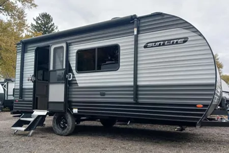 The Dirty Raccoon - Sun Lite 19RK Travel Trailer
