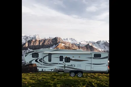 Lynda's Keystone Cougar X-Lite Fifth Wheel