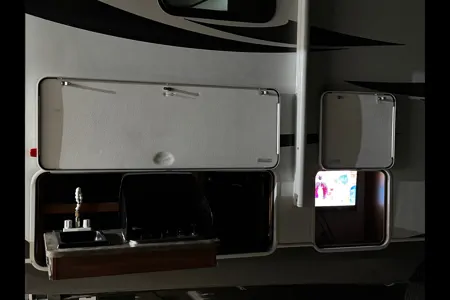 Lynda's Keystone Cougar X-Lite Fifth Wheel