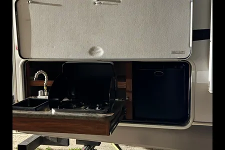 Lynda's Keystone Cougar X-Lite Fifth Wheel