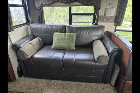 Lynda's Keystone Cougar X-Lite Fifth Wheel