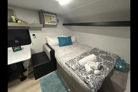 “Holiday Road” Cruiser RV Aviner Travel Trailer