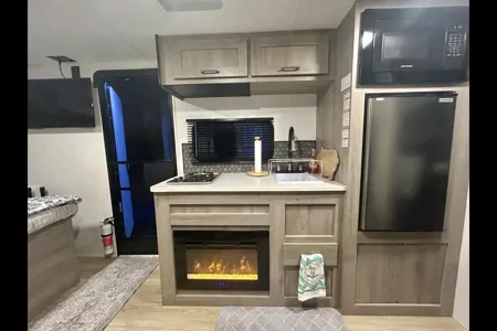 “Holiday Road” Cruiser RV Aviner Travel Trailer