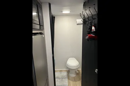 “Holiday Road” Cruiser RV Aviner Travel Trailer
