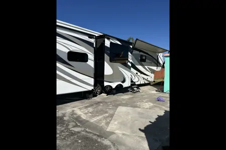 Andy's Crossroads 4001LK Fifth Wheel