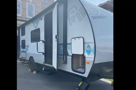 Matt & Sam’s Ibex 19BHEO Travel Trailer