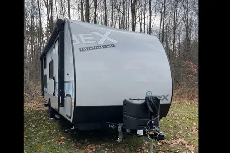Matt & Sam’s Ibex 19BHEO Travel Trailer