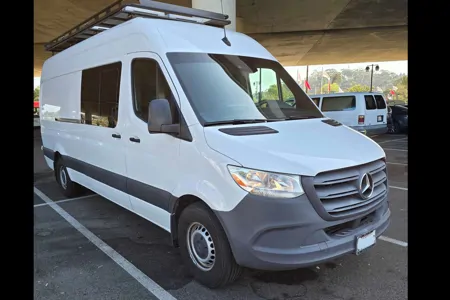 Leon's Mercedes-Benz Sprinter Class B