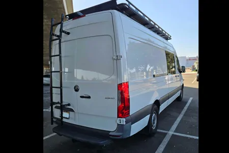 Leon's Mercedes-Benz Sprinter Class B