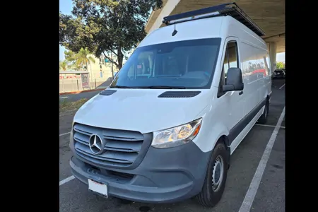 Leon's Mercedes-Benz Sprinter Class B