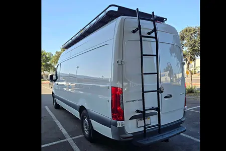 Leon's Mercedes-Benz Sprinter Class B