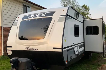 Peter's Coachman Apex 290BHS Travel Trailer