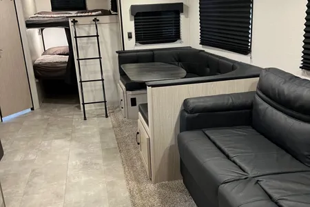 Peter's Coachman Apex 290BHS Travel Trailer