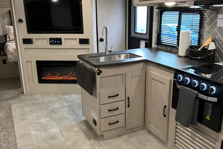 Peter's Coachman Apex 290BHS Travel Trailer