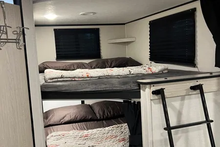 Peter's Coachman Apex 290BHS Travel Trailer