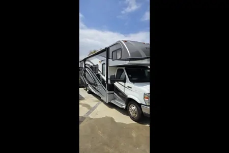 JOHNNY's Forest River Forrester Class C