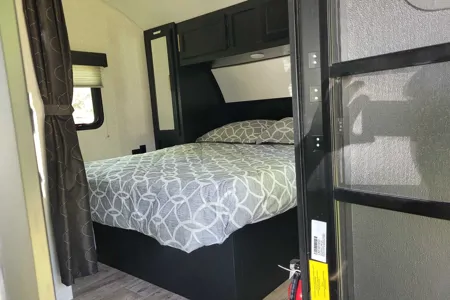 Trav's Coachmen 20rdse Travel Trailer