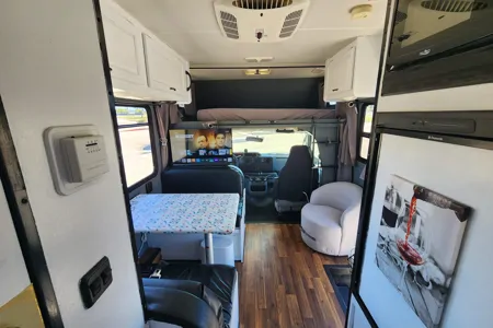 Meet “Wander” – Easy, Clean, Renovated 19' RV for New Travelers
