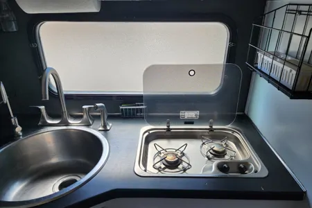 Meet “Wander” – Easy, Clean, Renovated 19' RV for New Travelers