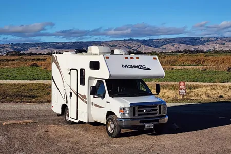 Meet “Wander” – Easy, Clean, Renovated 19' RV for New Travelers