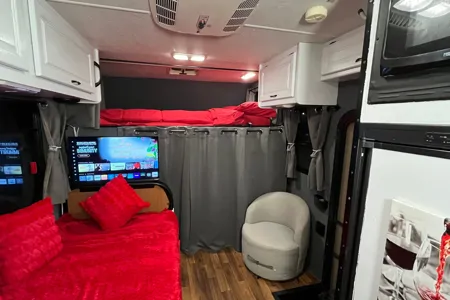Meet “Wander” – Easy, Clean, Renovated 19' RV for New Travelers