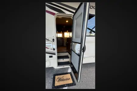 C11 Thor Luxury*NEW STARLINK WiFi-10 Sleeper-Bunks-2SlideOuts-Private Suite