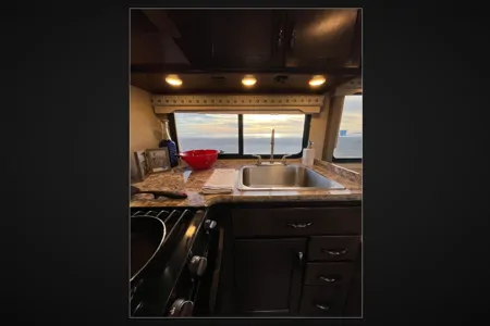 C11 Thor Luxury*NEW STARLINK WiFi-10 Sleeper-Bunks-2SlideOuts-Private Suite
