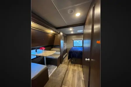 C11 Thor Luxury*NEW STARLINK WiFi-10 Sleeper-Bunks-2SlideOuts-Private Suite
