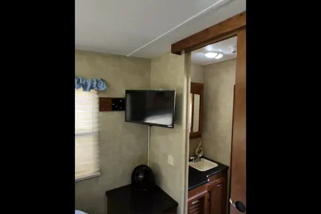 HOT TUB on board, ALL 5 Star Reviews!