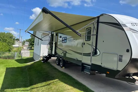 Family Friendly Starcraft 262RL Travel Trailer