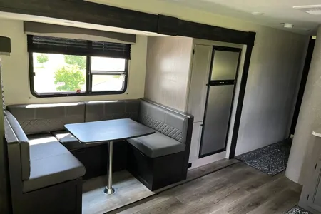 Family Friendly Starcraft 262RL Travel Trailer