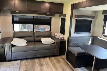 Family Friendly Starcraft 262RL Travel Trailer