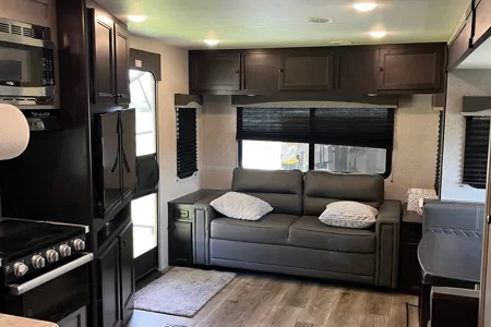 Family Friendly Starcraft 262RL Travel Trailer