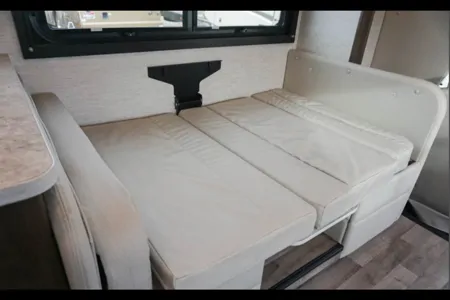 Spacious Family RV Escape! Jayco Redhawk 31F - Bunkhouse Class C