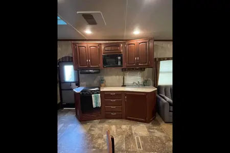 Eric And Christa's Winnebago Lite 5 Fifth Wheel