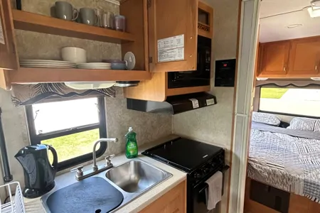 Adventure-Ready 2008 Sunseeker 26' Motorhome – Your Home on the Road!