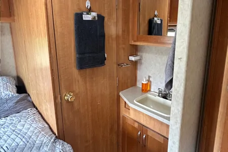 Adventure-Ready 2008 Sunseeker 26' Motorhome – Your Home on the Road!