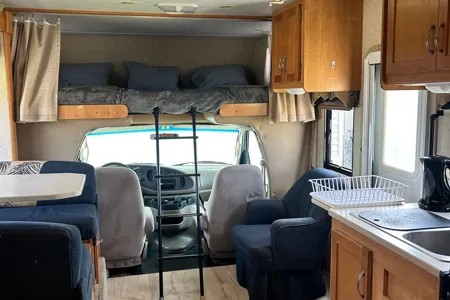 Adventure-Ready 2008 Sunseeker 26' Motorhome – Your Home on the Road!