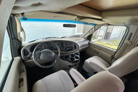 Adventure-Ready 2008 Sunseeker 26' Motorhome – Your Home on the Road!