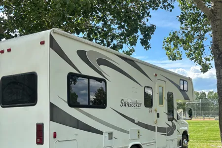 Adventure-Ready 2008 Sunseeker 26' Motorhome – Your Home on the Road!