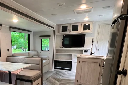 Bibi Freedom • Della Terra - 2022