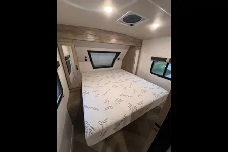 Shayne 's Palomino Solaire 258rbs Travel Trailer