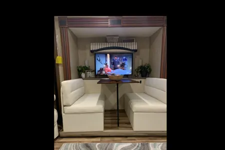 vic's Jayco Precept Class A