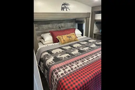 Lisa's Keystone Cougar Fifth Wheel