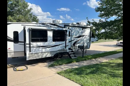 Lisa's Keystone Cougar Fifth Wheel