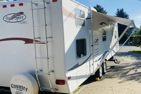 T&Z's Country Camper (27ft Travel Trailer)